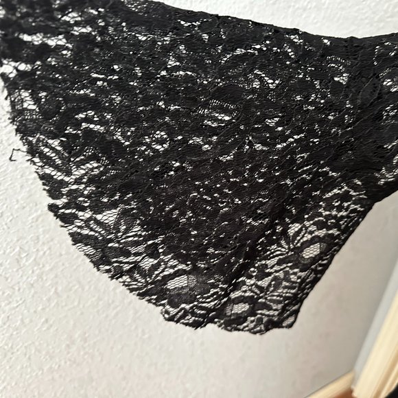 Sheer Black Lace Long bell-shape sleeve w/front cutout - Picture 4 of 8